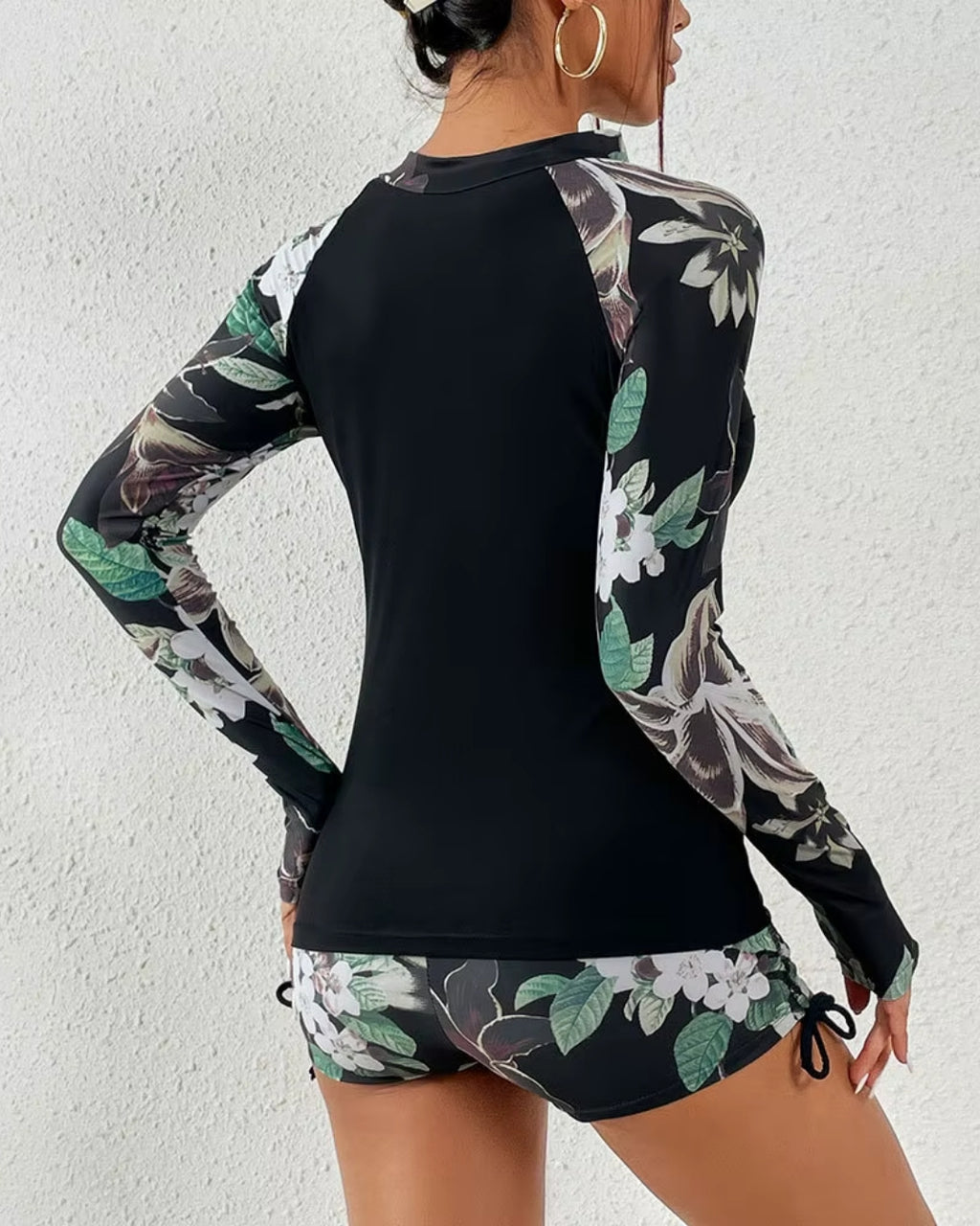 Conjunto Praia Shortinho Manga Longa Com Zíper Floral