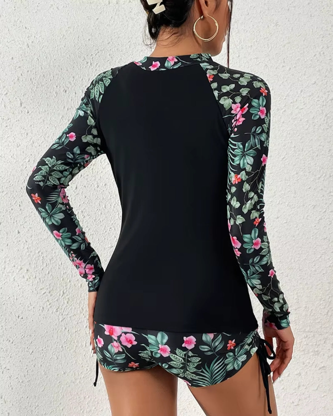 Conjunto Praia Shortinho Manga Longa Com Zíper Floral