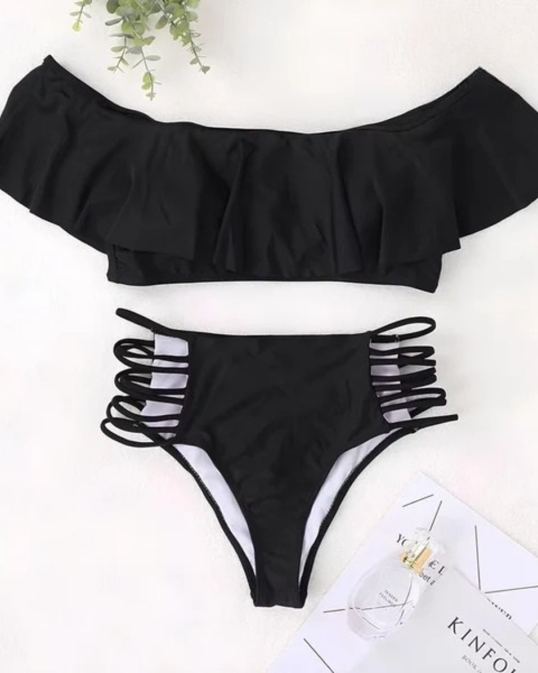 Biquíni Top Cropped Com Babado E Calcinha Cintura Alta Vazado